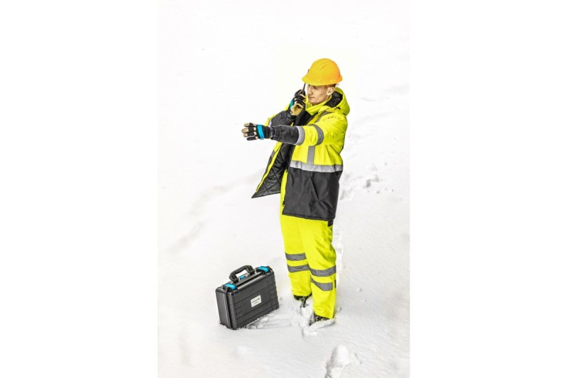 PRIM_HT5K183_kask-ochronny_LEDA_HT5K330_kurtka-ostrzegawcza-parka-ocieplana_JADE_HT5K334_spodnie-ostrzegawcze-ocieplane_14.jpg